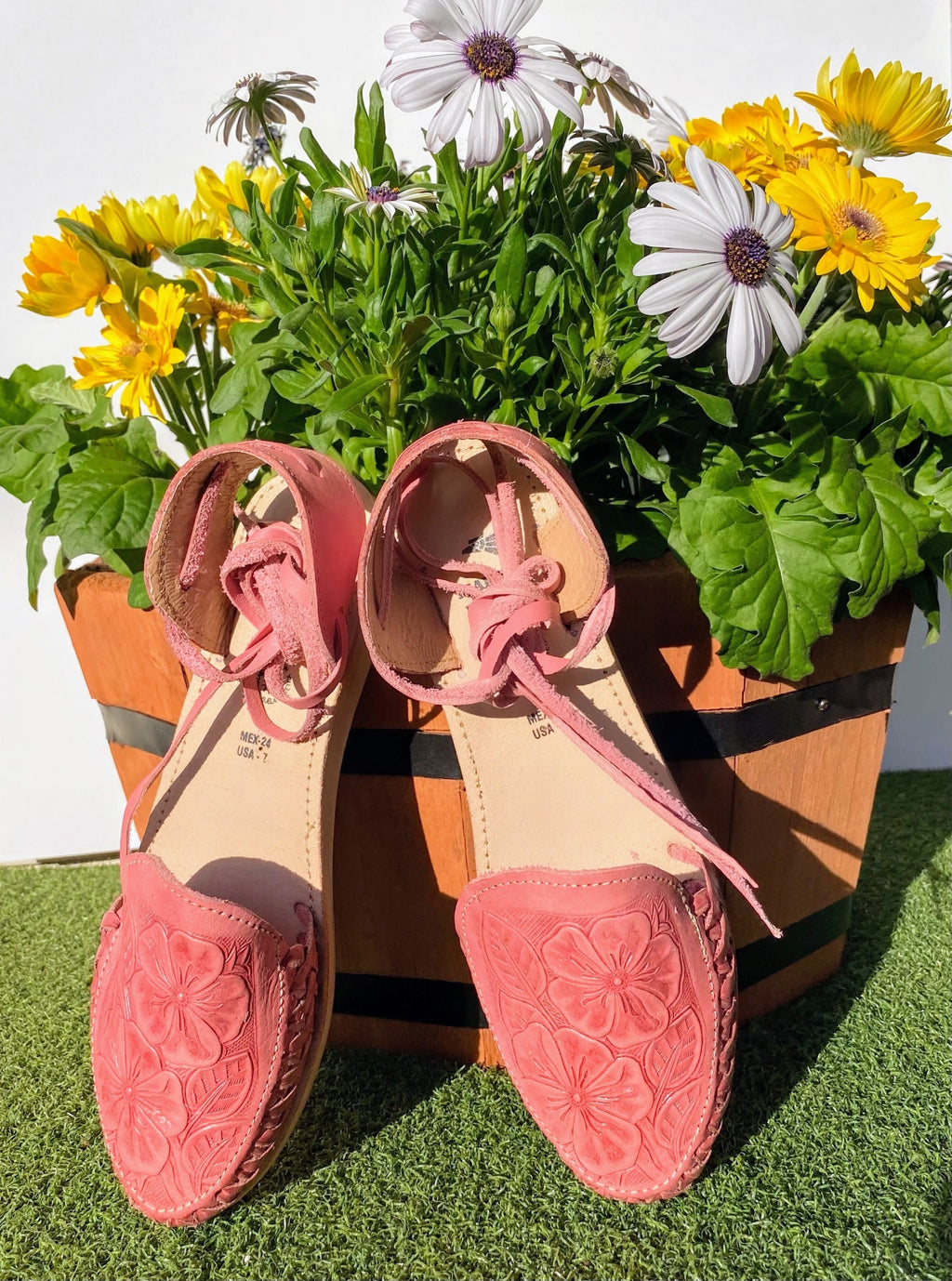 Women Flower Design Huarache Sandals in Pink